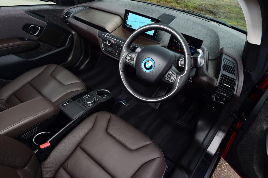 Интерьер BMW i3s (I01) 2018 года  (UK) (фото 3 из 8)